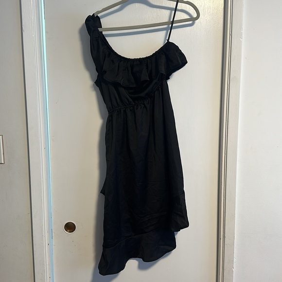 NWT: AX Paris single  shoulder asymmetrical black ruffle dress size 10 - Picture 5 of 7